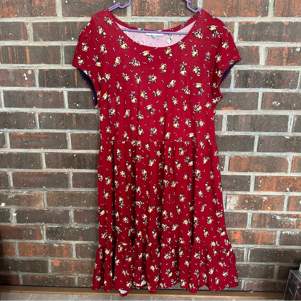 Red Short Sleeve Tiered Floral Sandra Darren Dress